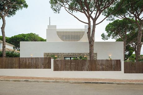 Casa del Sol: Courtyard House Rooted in Stone, Shade, Water Ritual - 10