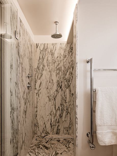 Notting Hill Flat — Light-Filled Rooms, Vintage Notes, Marble Quiet - 7