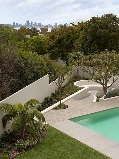 Onda: Fluid Forms Recast a Perth Bungalow With City-Facing Rooms Today - 7