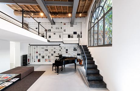 A Single Man House Reframes an Artist’s Atelier Into a Haven of Height