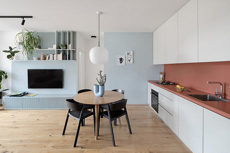 Apartment 2005: Color, Light, and Calm Living for a Young Family - 1