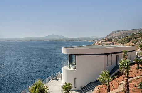 Cliff Villa: Coastal Refuge Shaped by Wind, Light, and Sea Horizons