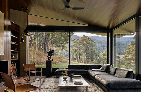 Howqua River Lodge: Off-Grid Warmth Shaped by the Alpine Valley Air