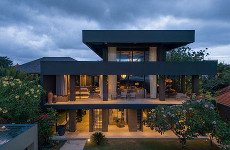 Ocean River House by Rado Iliev