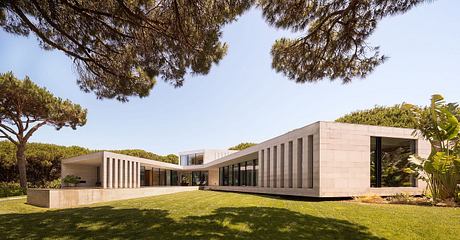 V House by João Tiago Aguiar - 1