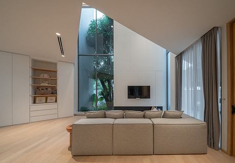 M House: Tree-Led Plan and Rooftop Pool in Bangkok’s Urban Center - 2