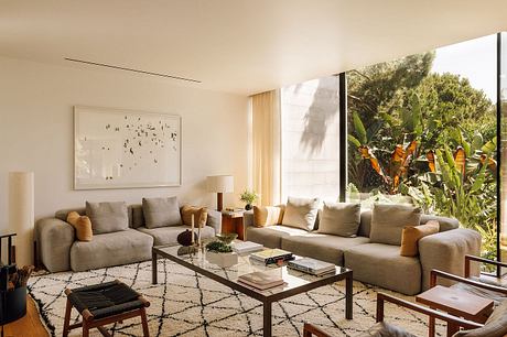 V House by João Tiago Aguiar - 2