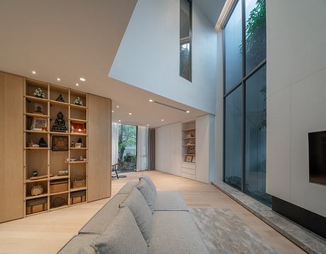 M House: Tree-Led Plan and Rooftop Pool in Bangkok’s Urban Center - 3