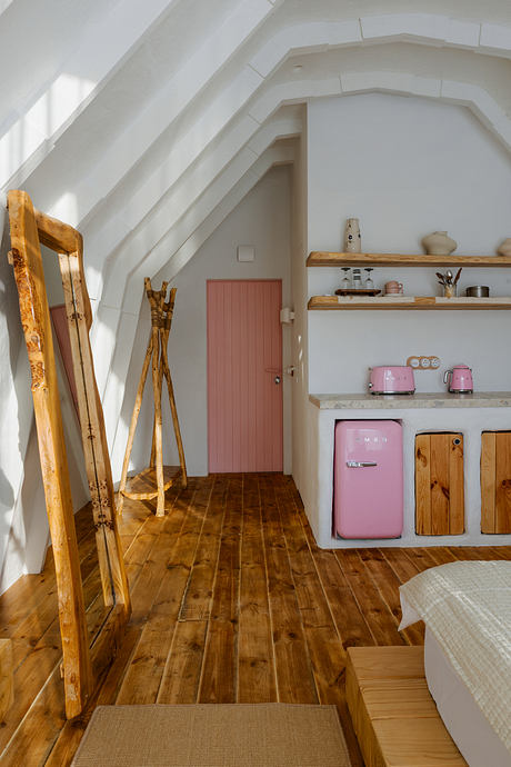 Moldova’s Hobbit Houses: Earth-Sheltered Cabins by a Moldovan Lake - 3