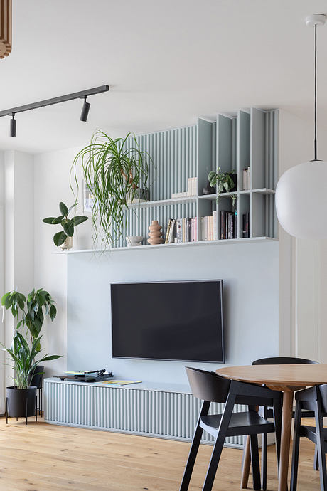 Apartment 2005: Color, Light, and Calm Living for a Young Family - 4