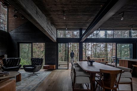 Casa Oruç: A Dramatic Descent From Pines to a Floating Forest Home - 3
