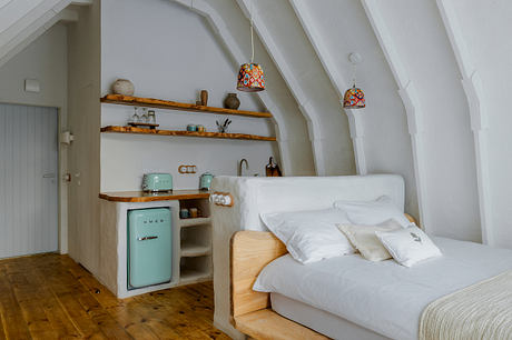 Moldova’s Hobbit Houses: Earth-Sheltered Cabins by a Moldovan Lake - 4