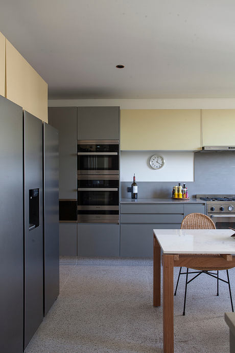 Higienópolis Apartment: Open-Plan Living Framed by Urban Views Beyond - 6