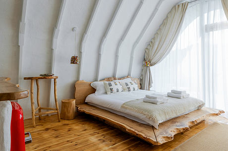 Moldova’s Hobbit Houses: Earth-Sheltered Cabins by a Moldovan Lake - 6