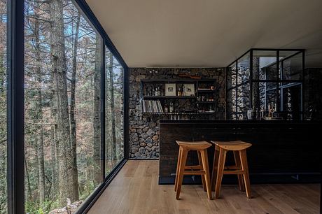 Casa Oruç: A Dramatic Descent From Pines to a Floating Forest Home - 5