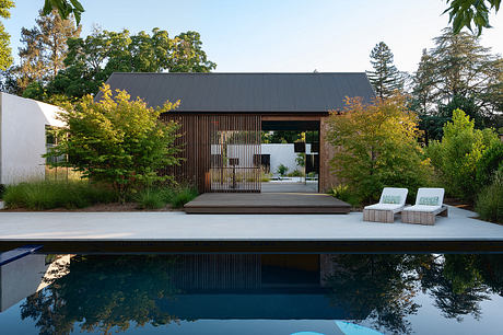 Wood, Water and Stone: Reclaimed Timber Grounds a Courtyard Retreat - 5