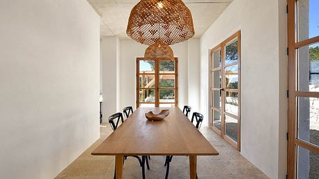 Maison NI: White Volumes and Sea Light Above Marseille’s L’Estaque - 6