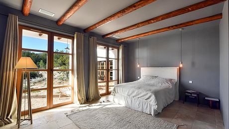 Maison NI: White Volumes and Sea Light Above Marseille’s L’Estaque - 7