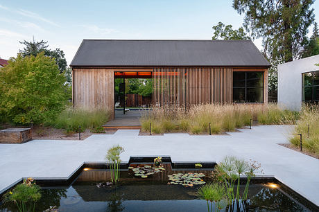 Wood, Water and Stone: Reclaimed Timber Grounds a Courtyard Retreat - 6