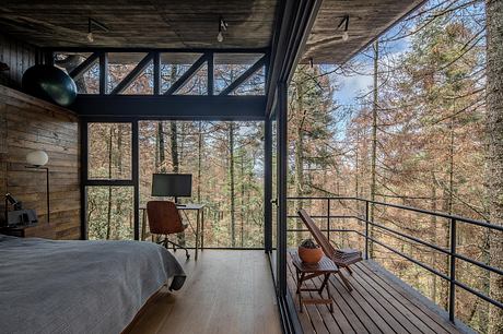 Casa Oruç: A Dramatic Descent From Pines to a Floating Forest Home - 8