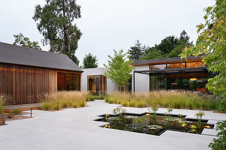 Wood, Water and Stone: Reclaimed Timber Grounds a Courtyard Retreat - 7