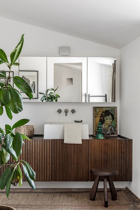 Casa a Trastevere Reframes a 19th-Century Flat for Today’s Living - 7