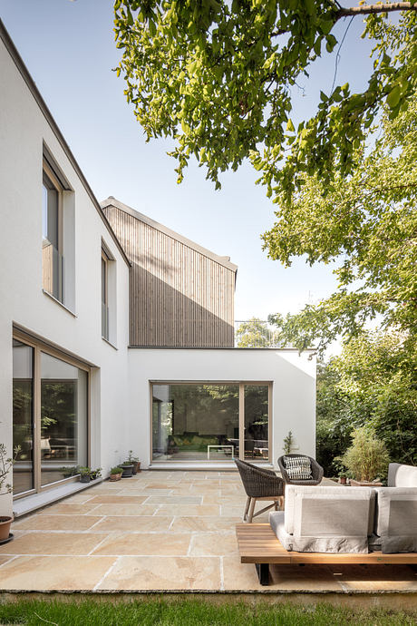 House SW Brings Calm Order to a 1975 Home Reborn for Family Living - 6