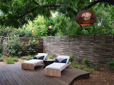 Wood, Water and Stone: Reclaimed Timber Grounds a Courtyard Retreat - 8