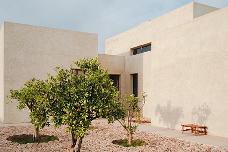 DDAR: Rammed Earth and Wind Craft a Climate-Smart Home in Essaouira - 11