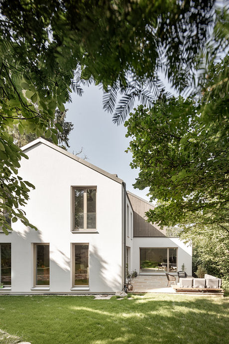 House SW Brings Calm Order to a 1975 Home Reborn for Family Living - 7