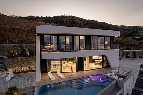 Cliff Villa: Coastal Refuge Shaped by Wind, Light, and Sea Horizons - 10