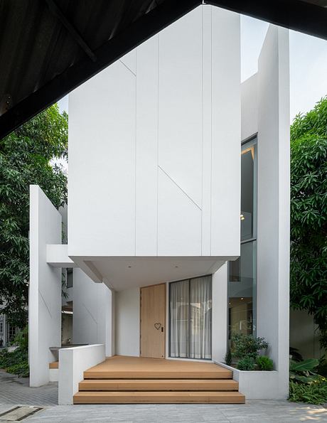 M House: Tree-Led Plan and Rooftop Pool in Bangkok’s Urban Center - 11
