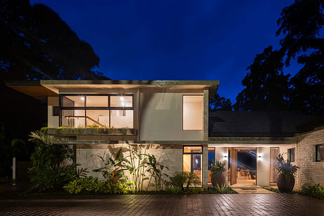 Villa T — West-Facing Coastal Retreat Shaped for Sunsets and Sea Air - 10