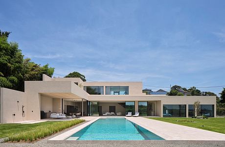10M by CUBO design architect