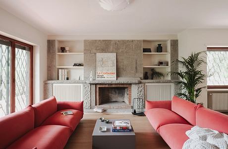 A Villa in the Castelli Romani Recasts a 1960s House with Warm Craft