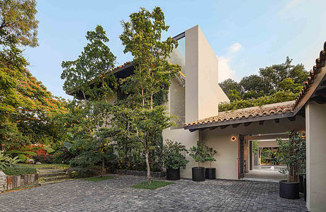 Casa PYE Cuernavaca by Lopez Duplan Arquitectos