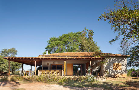 EL House Itajobi Finds Calm in Slate, Brick, and Sunlit Greens Beyond