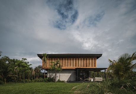 Salt Pan House: A Louvered Retreat Shaped by Sun, Breeze, and Tide - 1