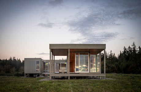 Whidbey Uparati: Light Timber Structure for a Meditative Retreat Home