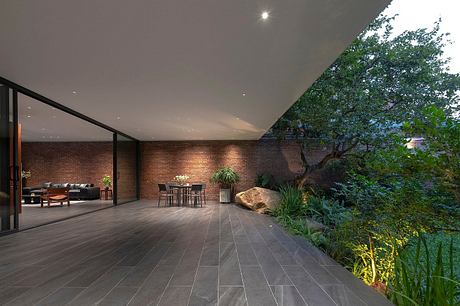 V8 House: Layered Rooms and Gardens Shape Family Life - 4