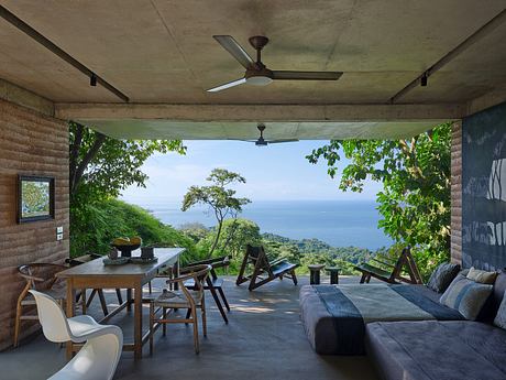 Studio House: Rammed-Earth Villa Open to Pacific Breeze - 7