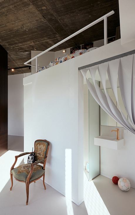 Penthouse West Reinvents 1968 Office Into a Glass-Box Home in Rotterdam - 7