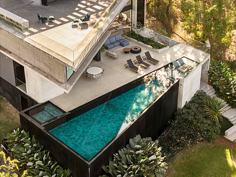 Concrete House by Dayala e Rafael Arquitetos Associados - 10