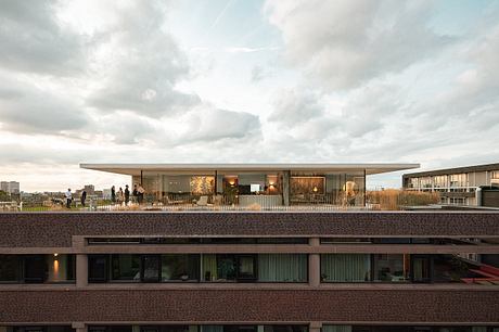 Penthouse West Reinvents 1968 Office Into a Glass-Box Home in Rotterdam - 11