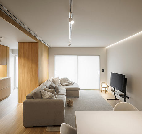 Barra Apartment: Quiet Coastal Minimalism - 1