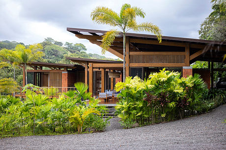 Casa Dos Playas: Earthen Costa Rica House Between two Seas in Balance - 1