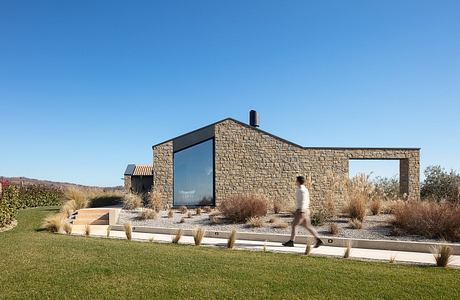 Casa Rea by Sandro Uzila