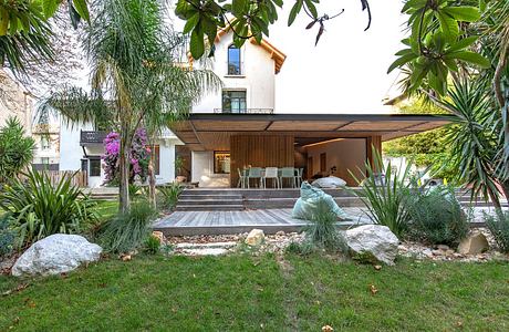 Contemporary Renaissance: Montpellier House Opens To Poolside Living