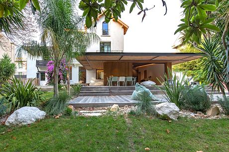 Contemporary Renaissance: Montpellier House Opens To Poolside Living - 1