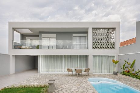 House 111: Calm Neutrals and Light Shape a Courtyard Family Home - 1